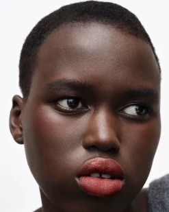 Prada LABIOS^Barra De Labios Monochrome Soft Matte - B106 - Caramel
