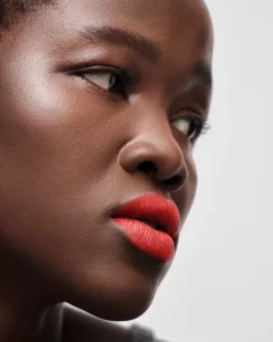Prada LABIOS^Barra De Labios Monochrome Soft Matte - R129 - Lacca