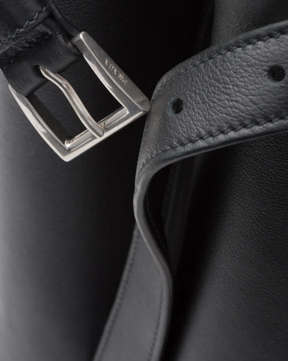 Hombre Prada BOLSOS GRANDES^Bolso De Piel Buckle Con Cinturón Doble
