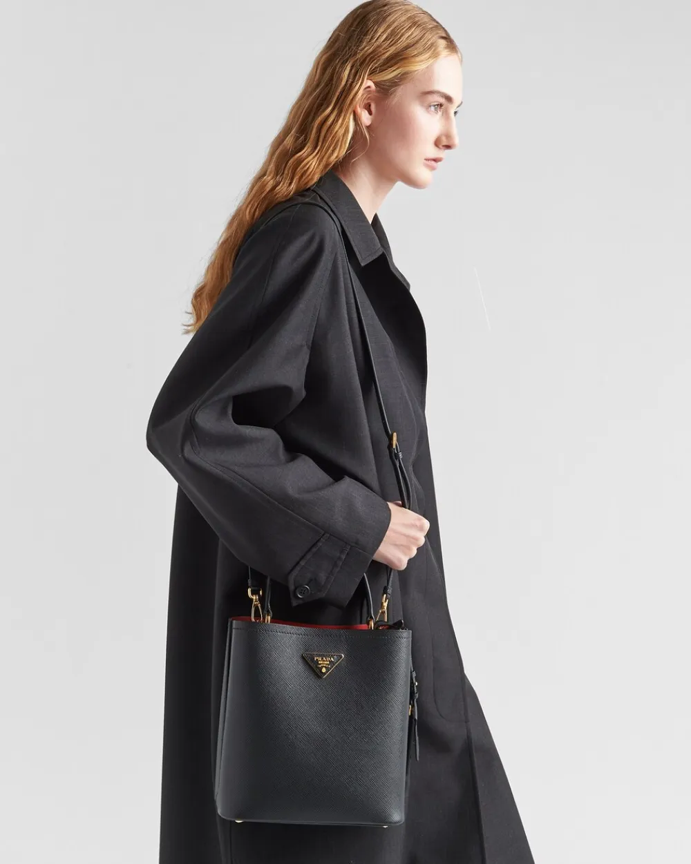 Mujer Prada BOLSOS CON ASA SUPERIOR|BOLSOS CON ASA SUPERIOR^Bolso De Piel Saffiano Panier