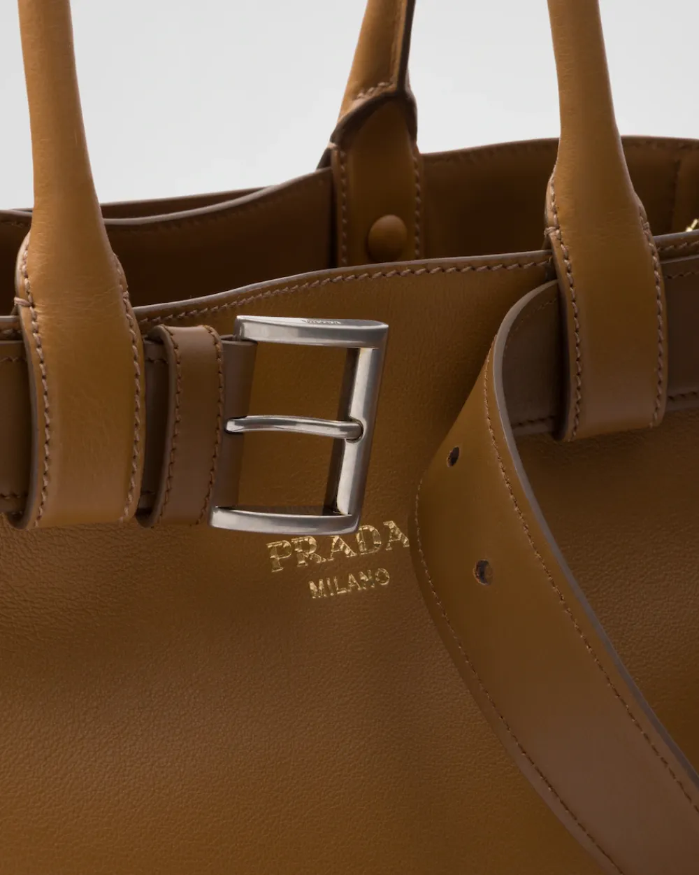 Mujer Prada PRADA BUCKLE|BOLSOS CON ASA SUPERIOR^Bolso Grande De Piel Buckle Con Cinturón
