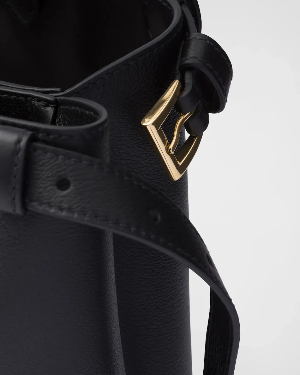 Mujer Prada PRADA BUCKLE|BOLSOS CON ASA SUPERIOR^Bolso Mediano De Piel Buckle Con Cinturón Doble
