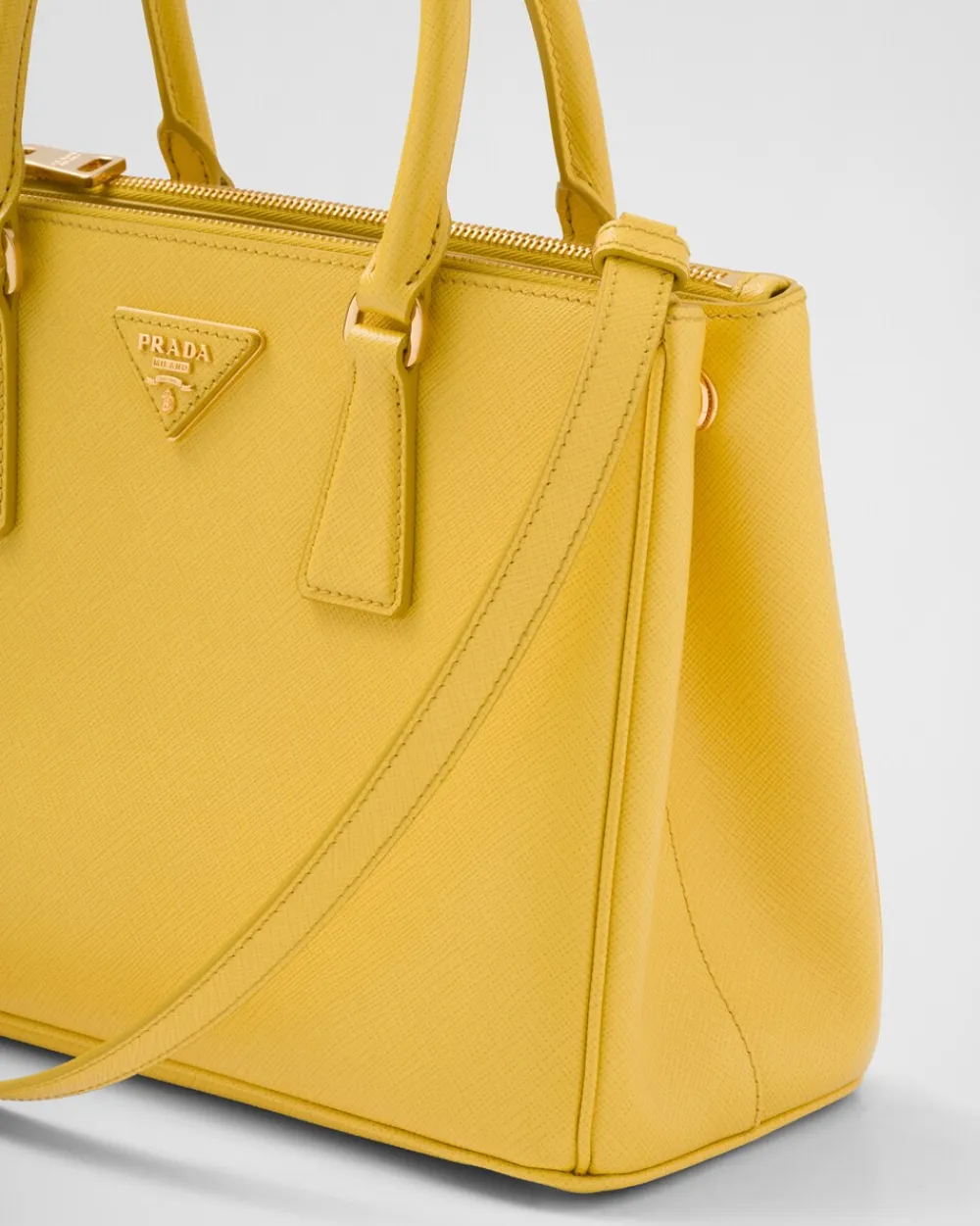 Mujer Prada BOLSOS CON ASA SUPERIOR|BOLSOS CON ASA SUPERIOR^Bolso Mediano Galleria De Piel Saffiano