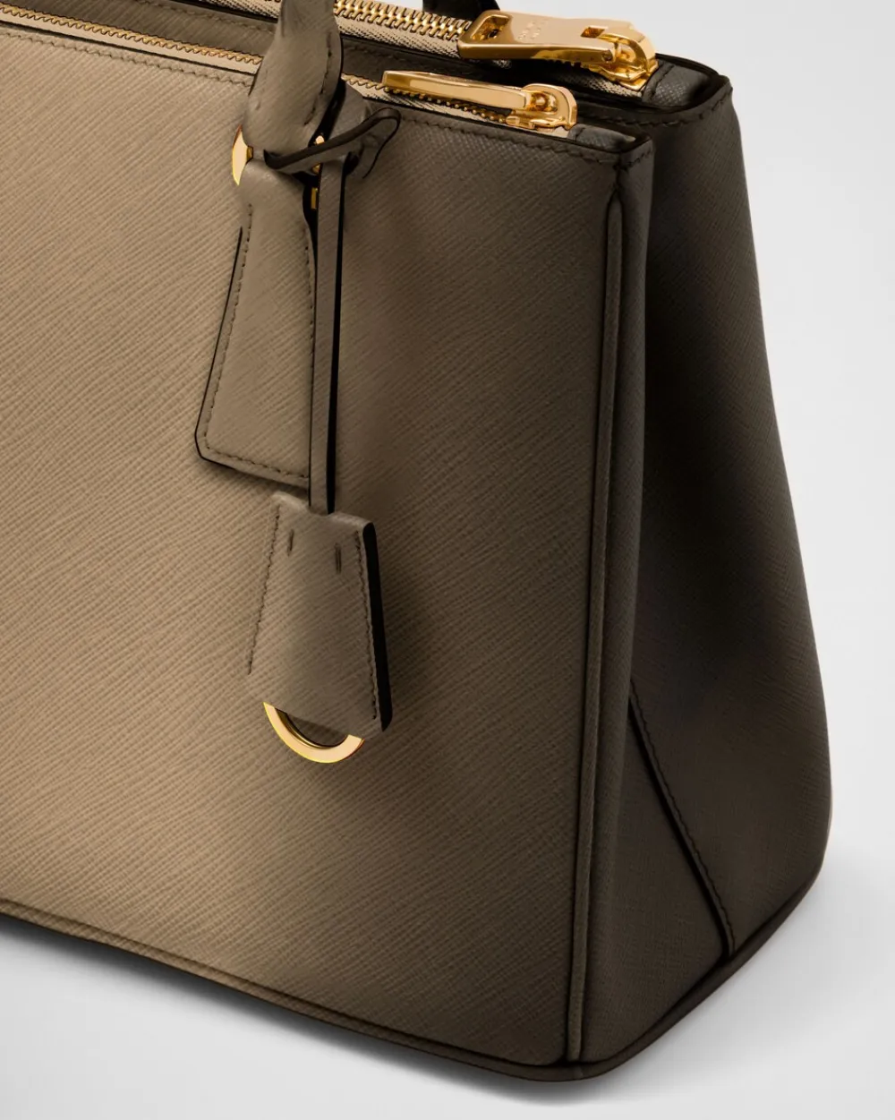 Mujer Prada BOLSOS CON ASA SUPERIOR|BOLSOS CON ASA SUPERIOR^Bolso Mediano Galleria De Piel Saffiano Sombreada
