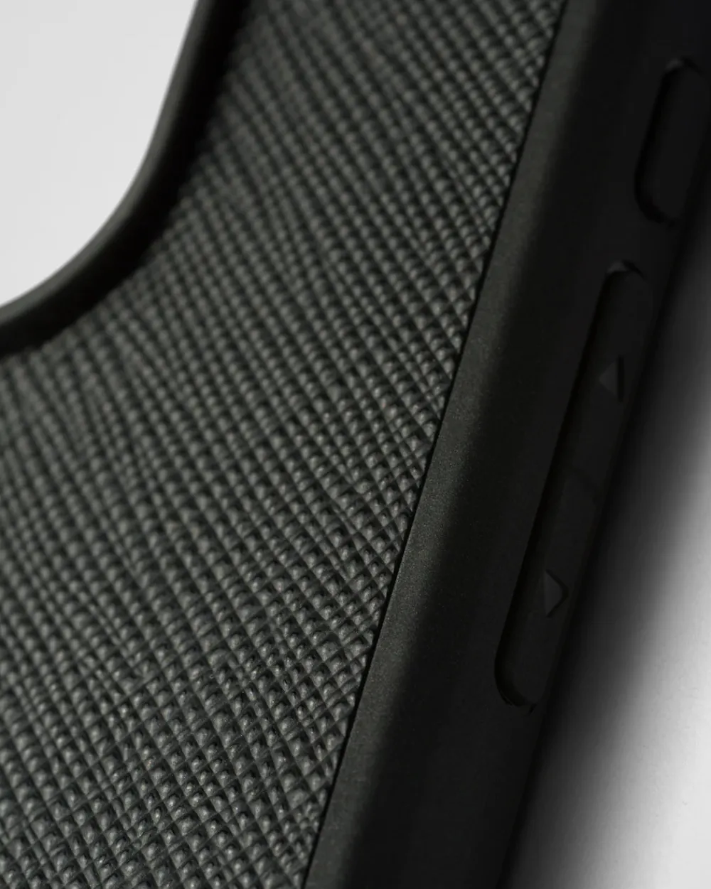 Mujer Prada ACCESORIOS TECNOLÓGICOS Y LLAVEROS^Funda Para Iphone 15 Pro De Piel Saffiano