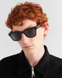 Hombre Prada GAFAS DE SOL^Gafas De Sol Con Una Icónica Placa De Metal
