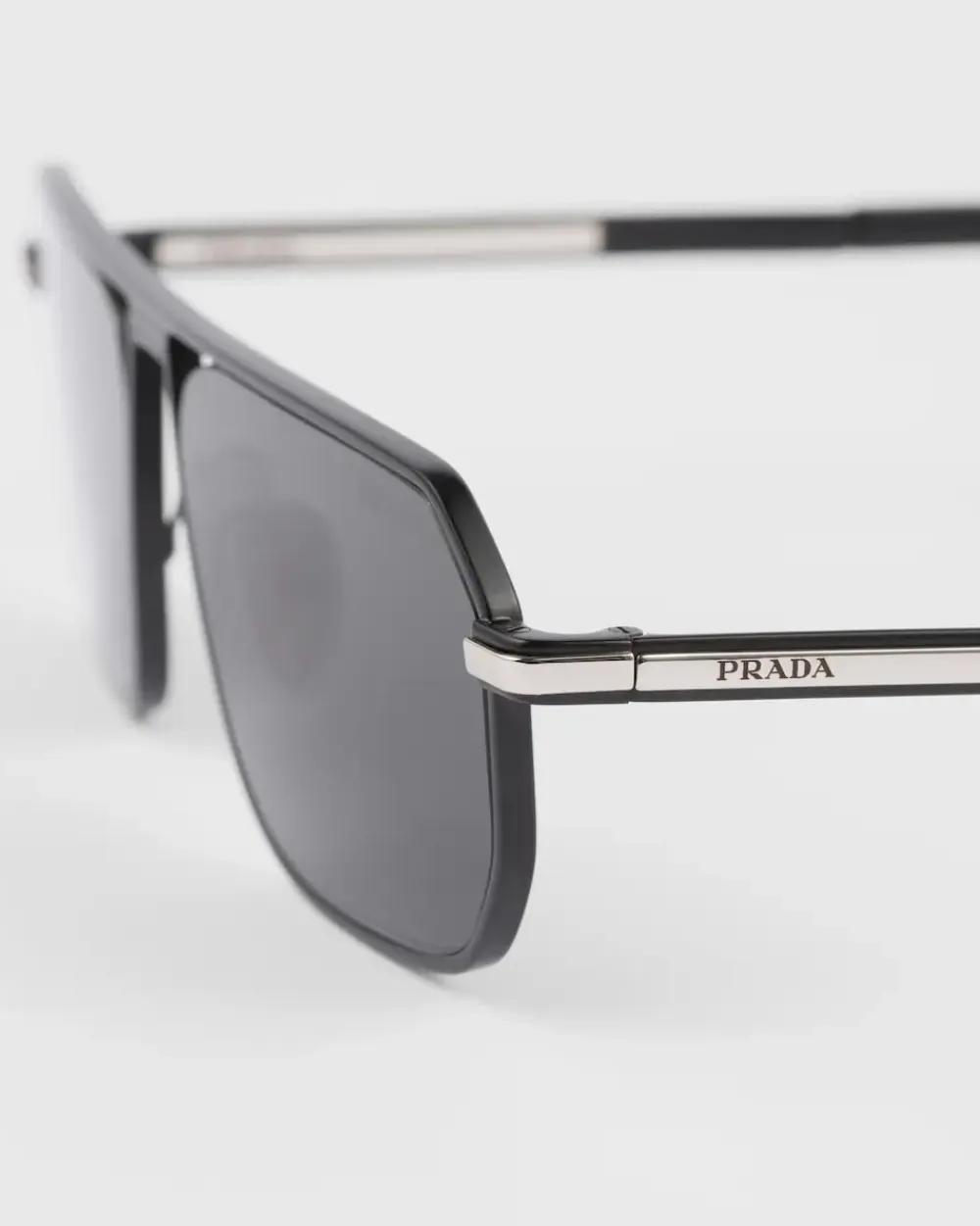 Hombre Prada GAFAS DE SOL^Gafas De Sol Con Una Icónica Placa De Metal
