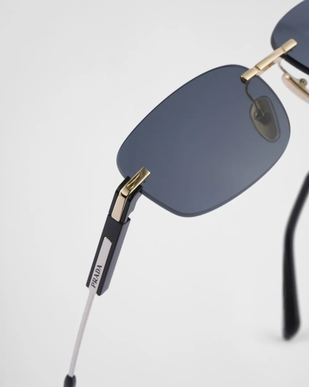 Hombre Prada GAFAS DE SOL^Gafas De Sol Con Una Icónica Placa De Metal
