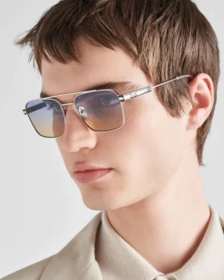Hombre Prada GAFAS DE SOL^Gafas De Sol Con Una Icónica Placa De Metal