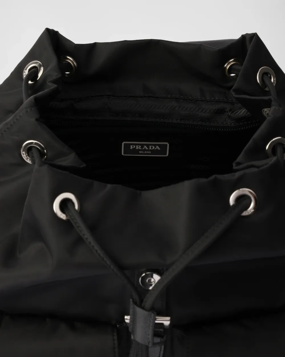 Mujer Prada MOCHILAS Y RIÑONERAS|MOCHILAS Y RIÑONERAS^Mochila De Re-nylon Mediana