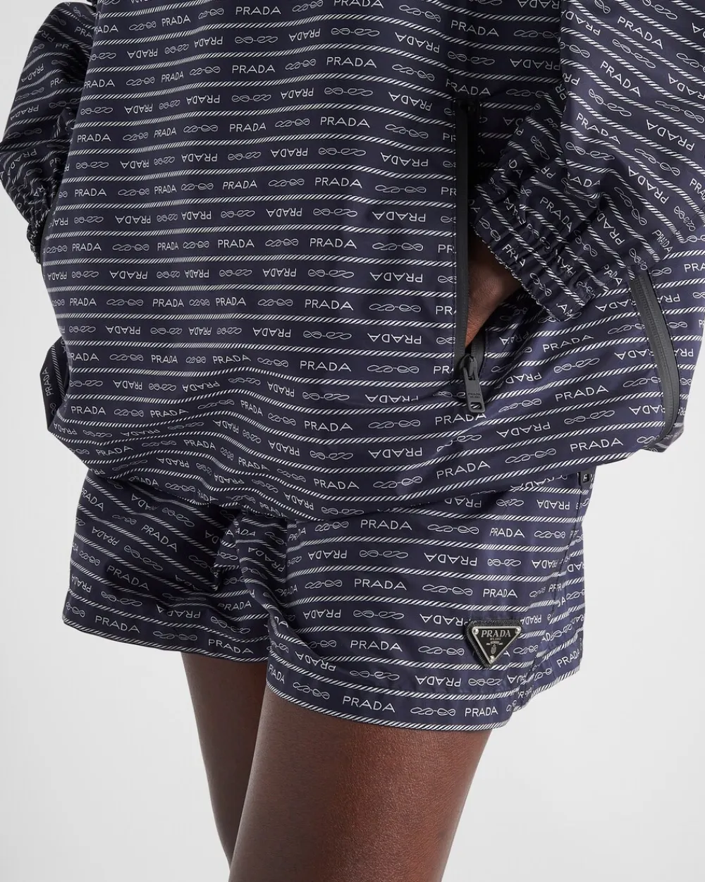 Mujer Prada COLECCIÓN FEMENINA|PANTALONES LARGOS Y CORTOS^Pantalones Cortos De Re-nylon