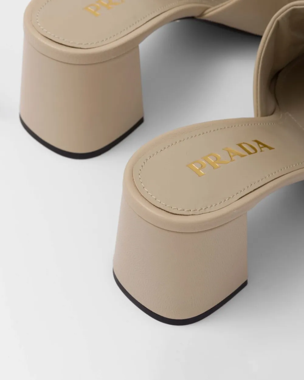 Mujer Prada PANTUFLAS Y CHINELAS^Sandalias En Napa Acolchada Con Tacón